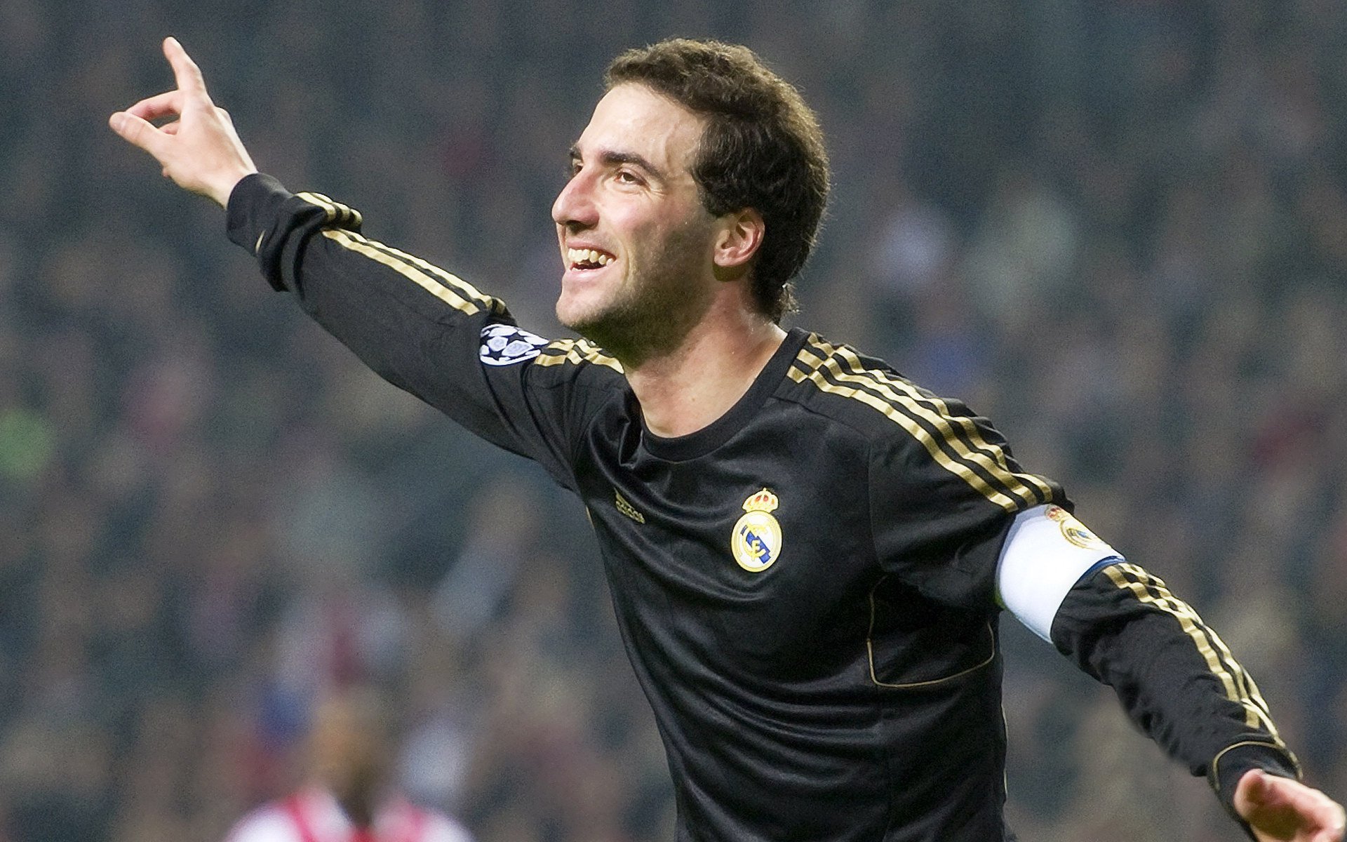 中国足球职业联赛推动全新视觉品牌形象升级，中国足球职业俱乐部